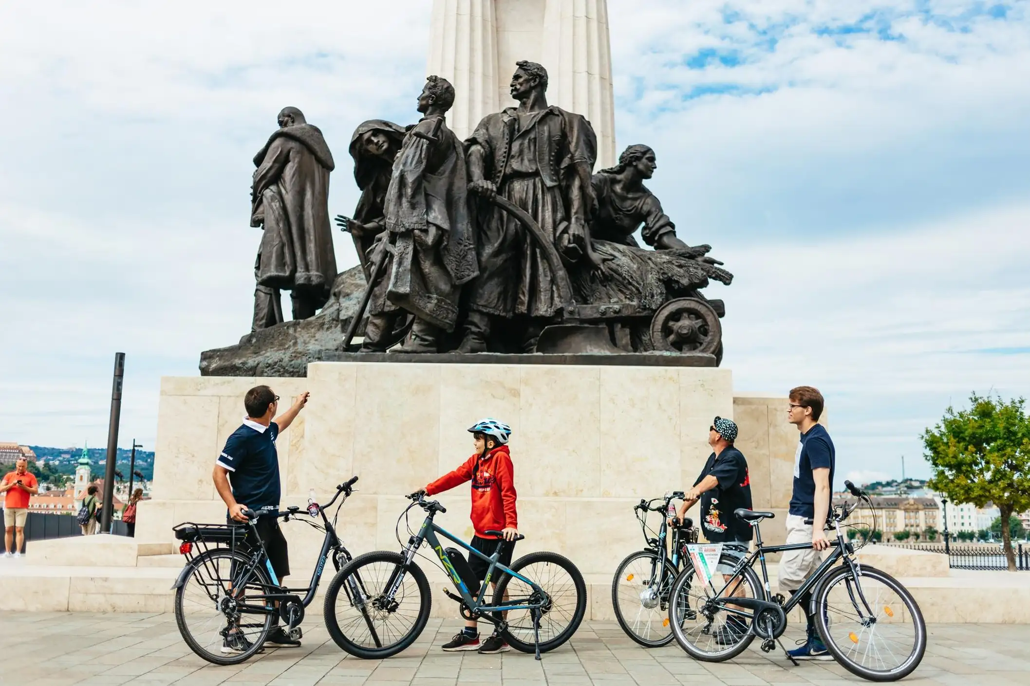 E-Bike Guided Tour and Castle Hill